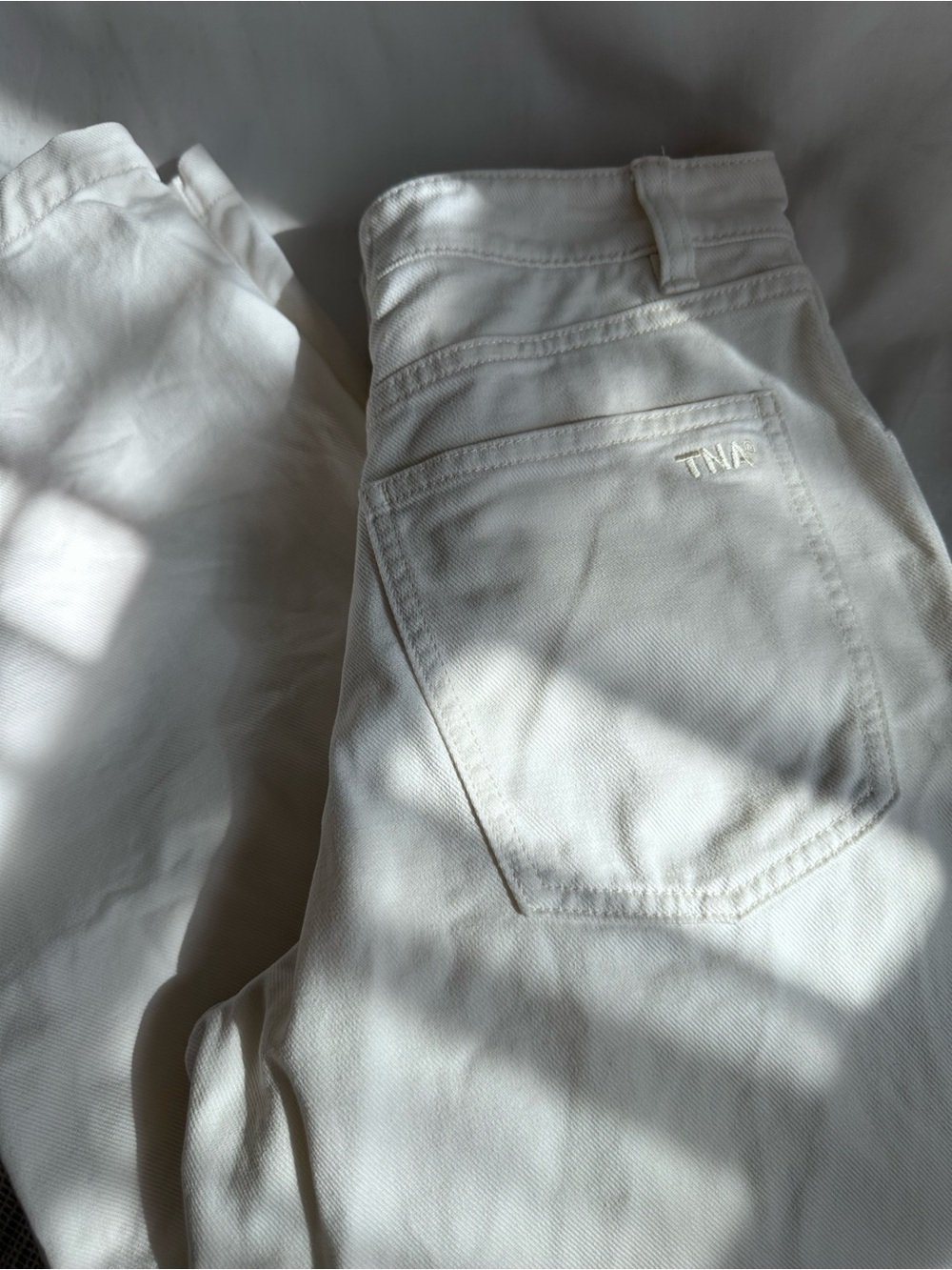 Aritzia TnA white denim jeans 
Size 0